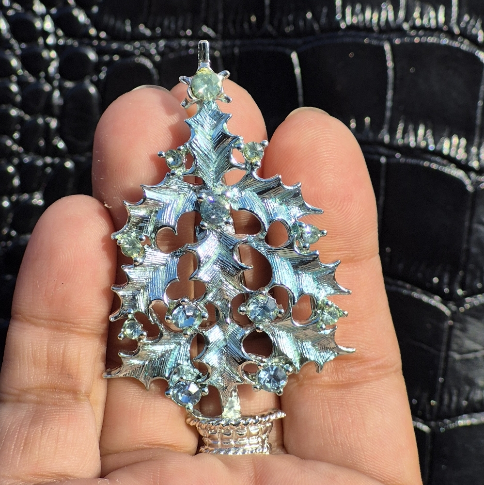Vintage Sparkling Blue Holly Leaf Brooch